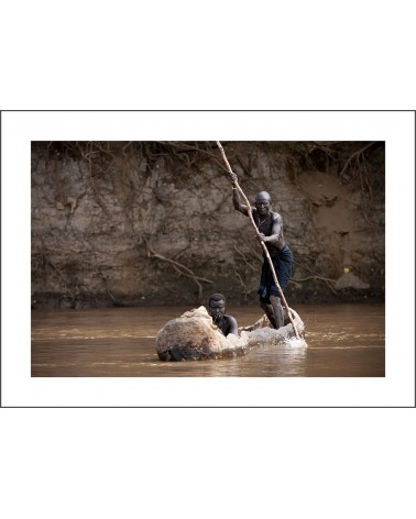 Omo Mursi - photographie Jacques-Michel Coulandeau 
couple de l'ethnie Mursi traversant le fleuve