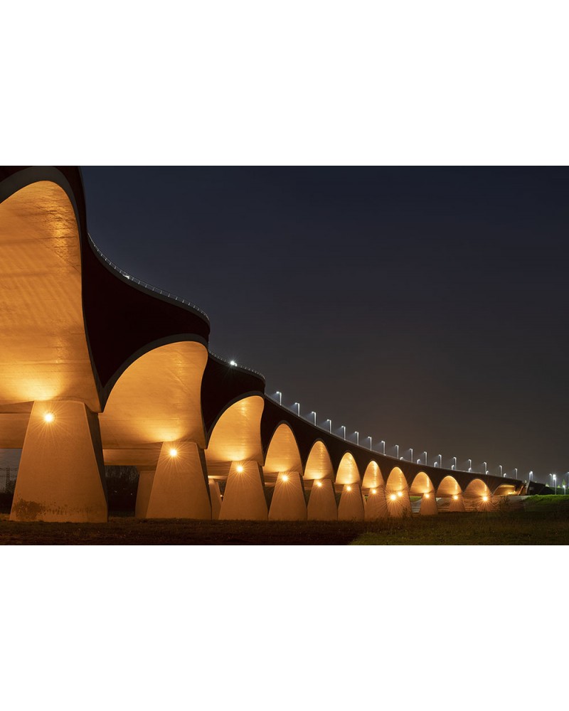 
Les arches de la nuit - photographie Philippe Lagabbe 

Pont lumineux.